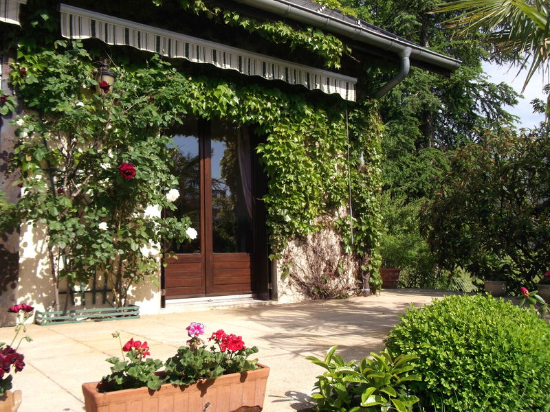 location-3etoiles-aixlesbainsrivieradesalpes-guilgue-terrasse