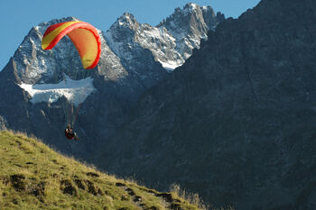 Parapente au cœur des Ecrins / B.Boone