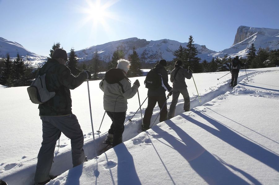 Sortie en raquettes avec Nature Evasion Dévoluy, accompagnateurs dans le Dévoluy, Alpes du Sud. Nature Evasion Dévoluy
