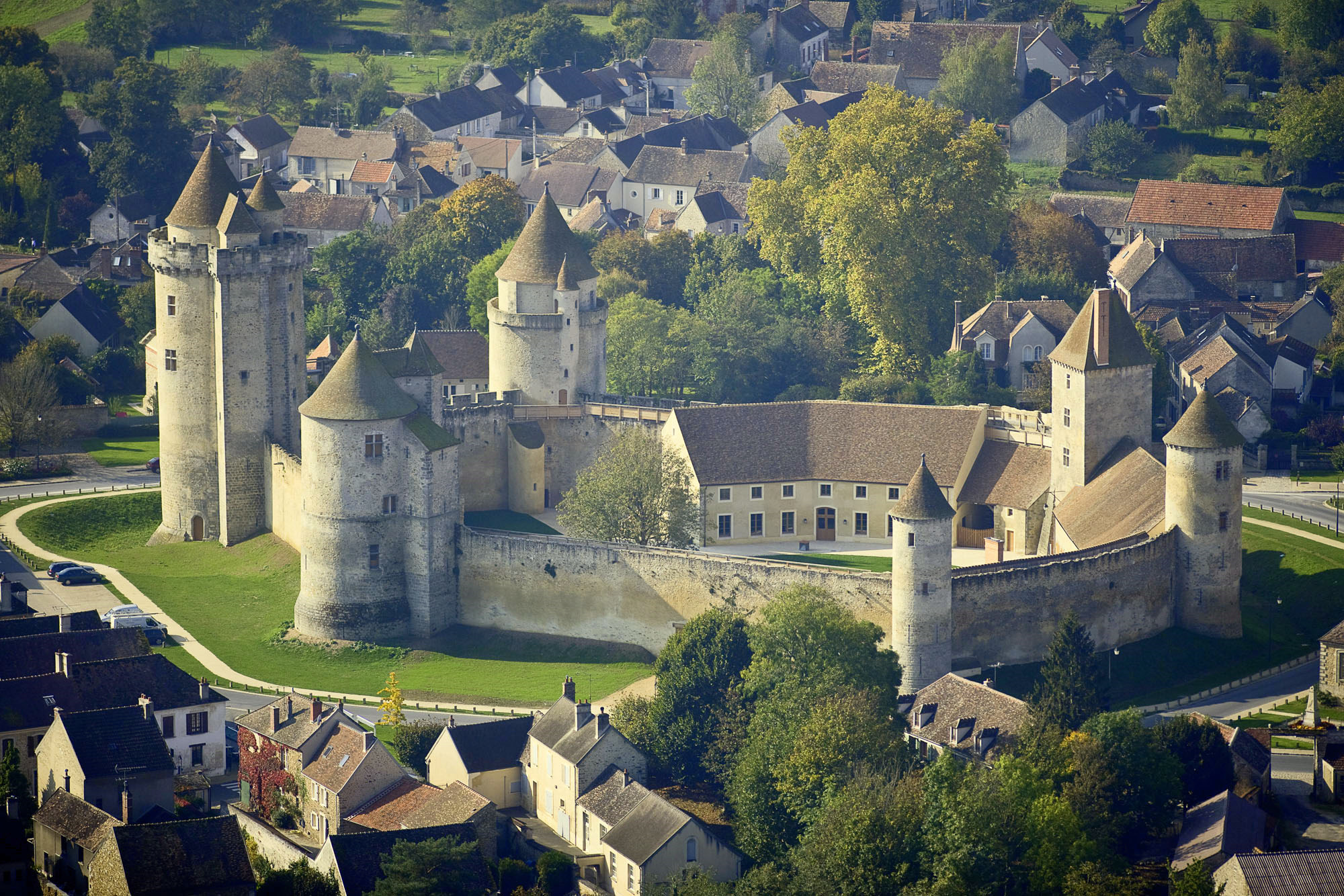 Vue du ciel du château - © Château de Blandy-les-Tours