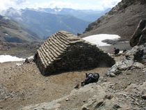 1893 - Reconstruction d'une cabane pour les ouvriers d'entretien : la cabane des Parisiens - itinéraire de randonnée du Vieux Chaillol - © 1893 - Reconstruction d'une cabane pour les ouvriers d'entretien : la cabane des Parisiens - itinéraire de randonnée du Vieux Chaillol Canal de Malcros - © Association Malcros 2818