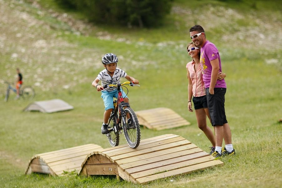 Le Bike Park de La Joue du Loup pour vous amuser avec tout la famille, Dévoluy, Alpes du Sud. - © Agence Urope Bike Park La Joue du Loup - © Agence Urope