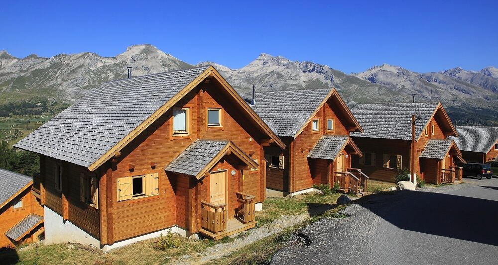 La résidence 'Les Hauts de la Lauzière' à La Joue du Loup, Hautes-Alpes La résidence 'Les Hauts de la Lauzière' à La Joue du Loup, Hautes-Alpes