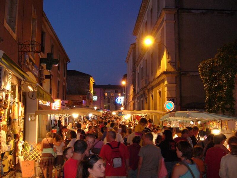 Marché nocturne à Vallon Pont d'Arc - Vallon-Pont-d'Arc