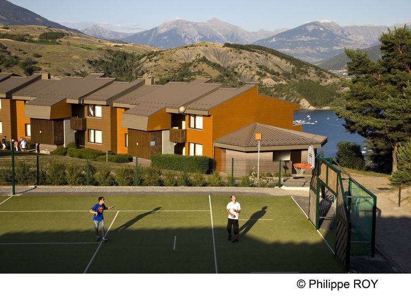 Terrain de tennis - © VVF Villages