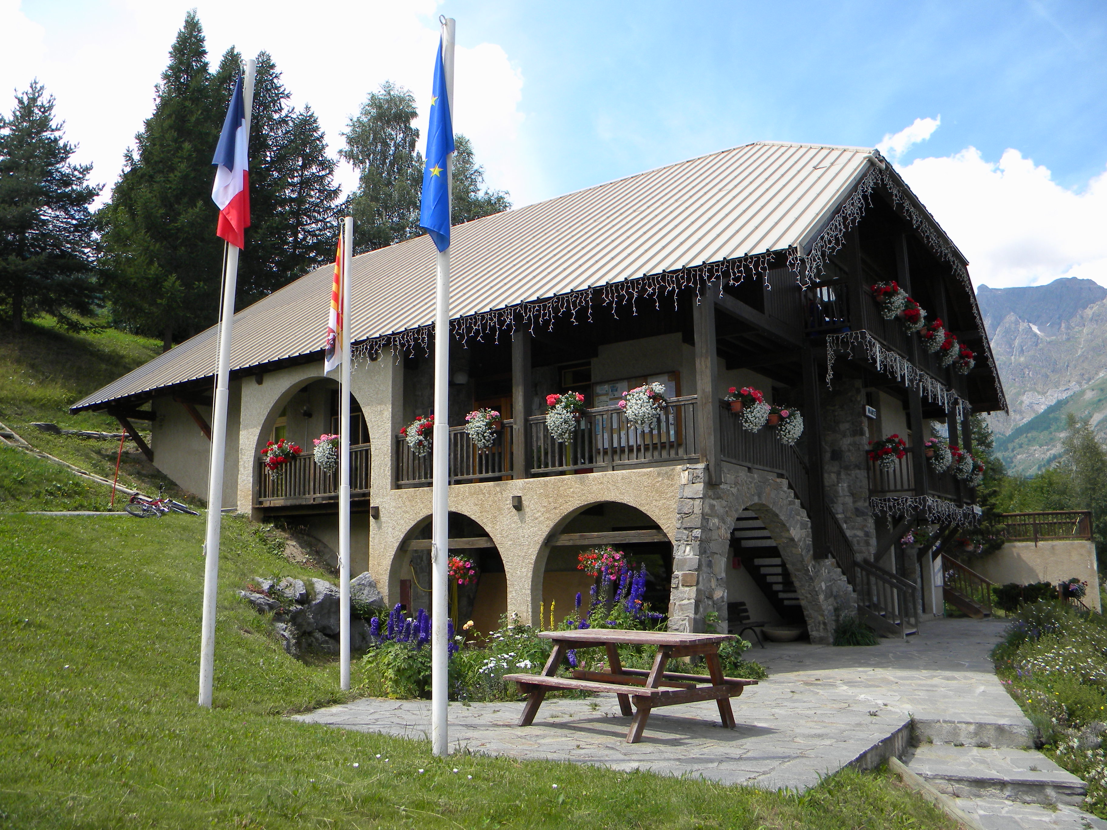 Mairie de Puy Saint Vincent PuySaintVincent Pays des Écrins Office de Tourisme