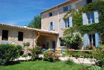 sitraHLO745415_267727_la-cour-et-ses-rosiers sitraHLO745415_267727_la-cour-et-ses-rosiers