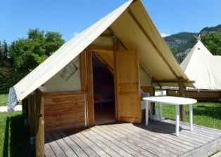 Cabanes et tipis au camping Les Foulons