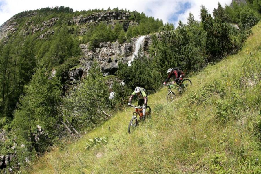 VTT avec les Accompagnateurs en Montagne du Champsaur | Chris Caprin VTT avec les Accompagnateurs en Montagne du Champsaur