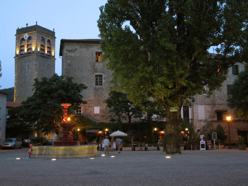 Place de la résistance - Antraïgues