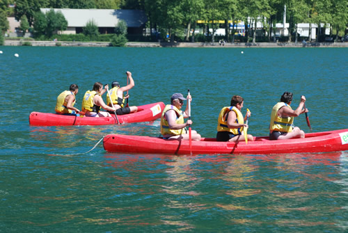 Cano, yoga kayak, paddle, pirogue et planche  voile sur le lac de Nantua