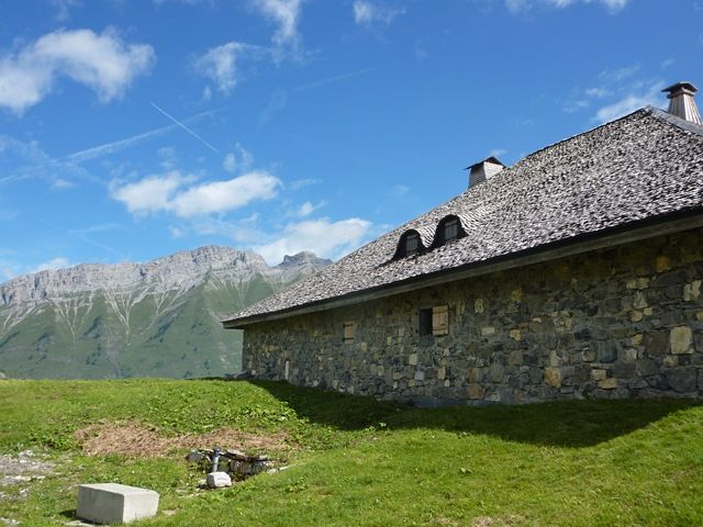 Chalet du curé vue générale avec les Aravis