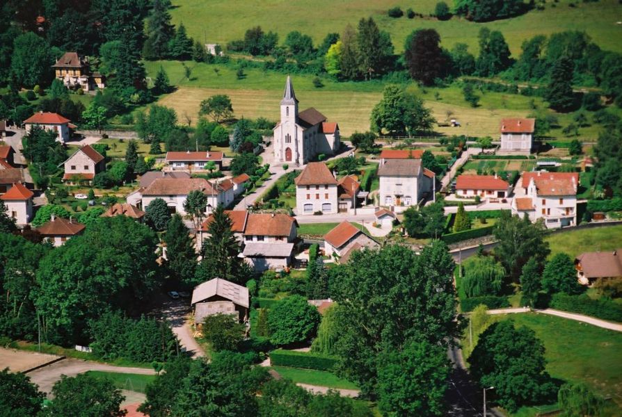 Village de Peyrieu