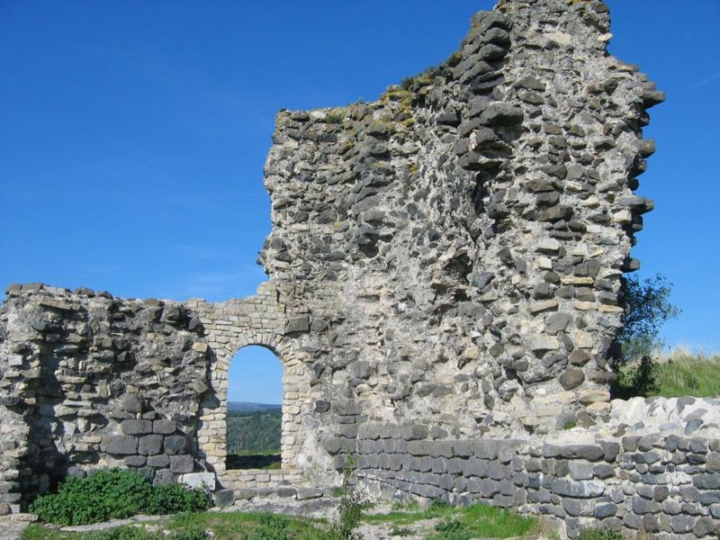 Vestiges du château de Mirabel