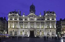 côté place des Terreaux, de nuit
