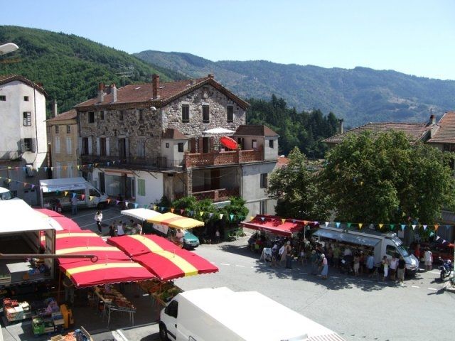 Marché de St Martin de Valamas