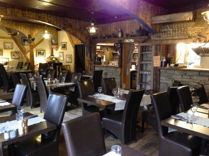 - © Le Chalet - © Le Chalet