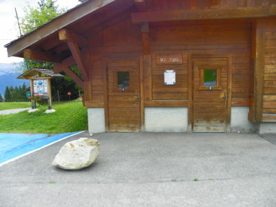 Batiment toilettes à Cuchet