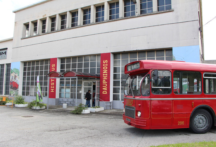 Promenades en bus et car anciens dans Pont-de-Claix