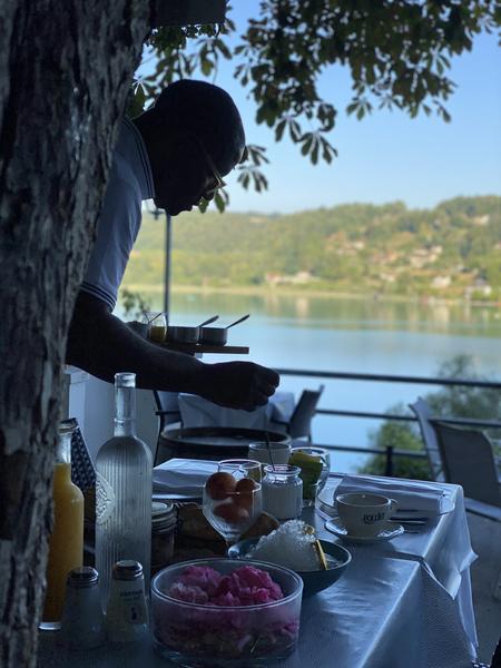 La Villa Ginette Petit déjeuner sur la terrasse La Villa Ginette Petit déjeuner sur la terrasse