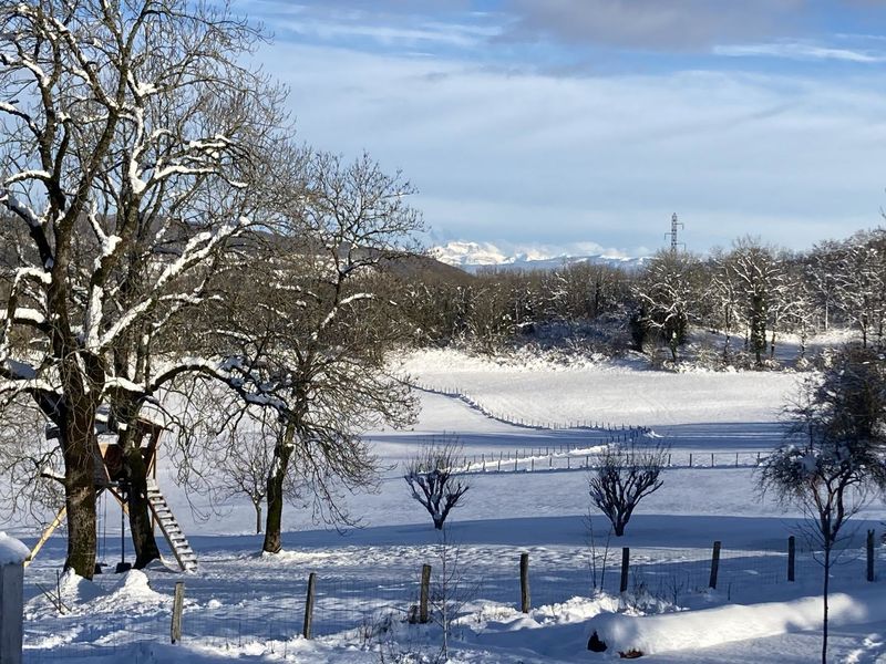 le relais ville vieille sous la neige