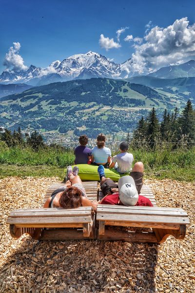 Aire de jeux panoramique des Portes du Mont-Blanc - bain de soleil