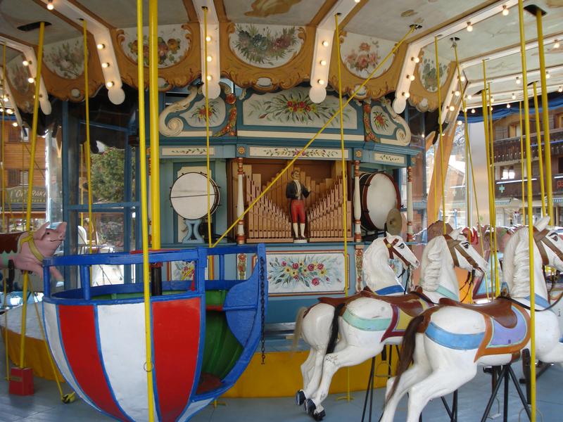 Manège et son orgue Manège et son orgue