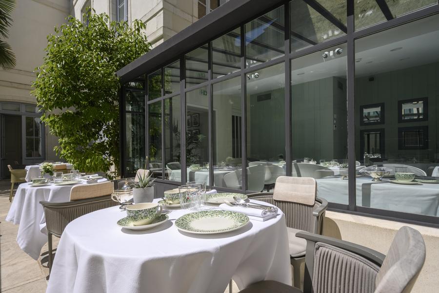 Petit Déjeuner sur la terrasse