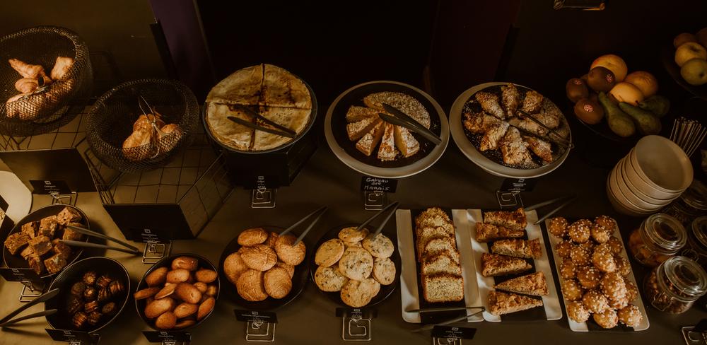 Le buffet du petit-déjeuner.