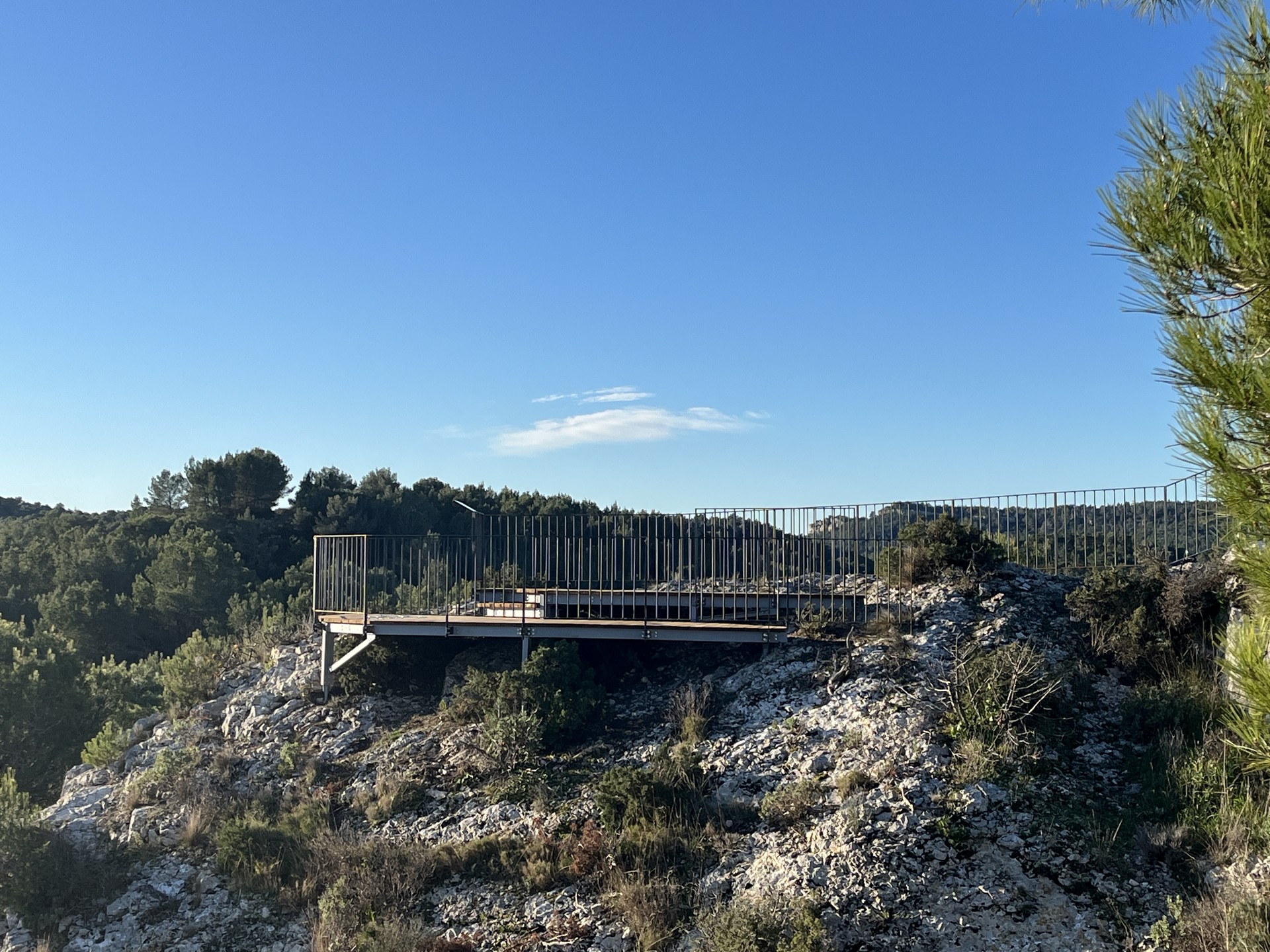 Belvédère de Notre-Dame du Château à Saint-Étienne-du-Grès, Saint-Étienne-du-Grès - photo 2