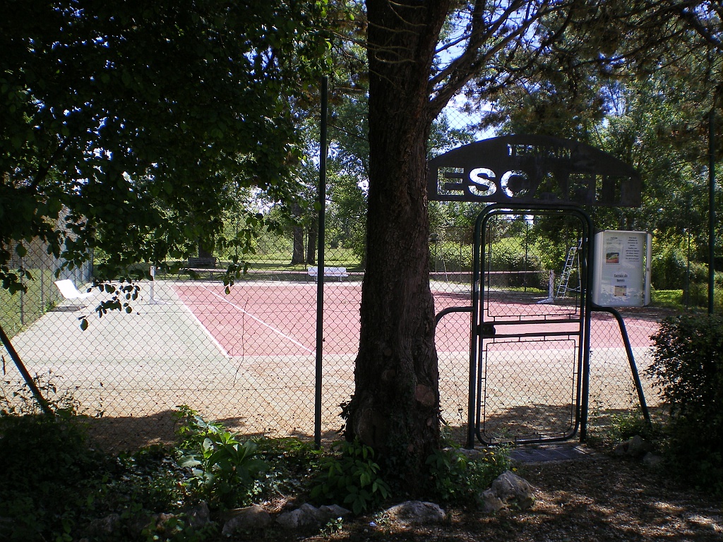 TERRAIN DE TENNIS