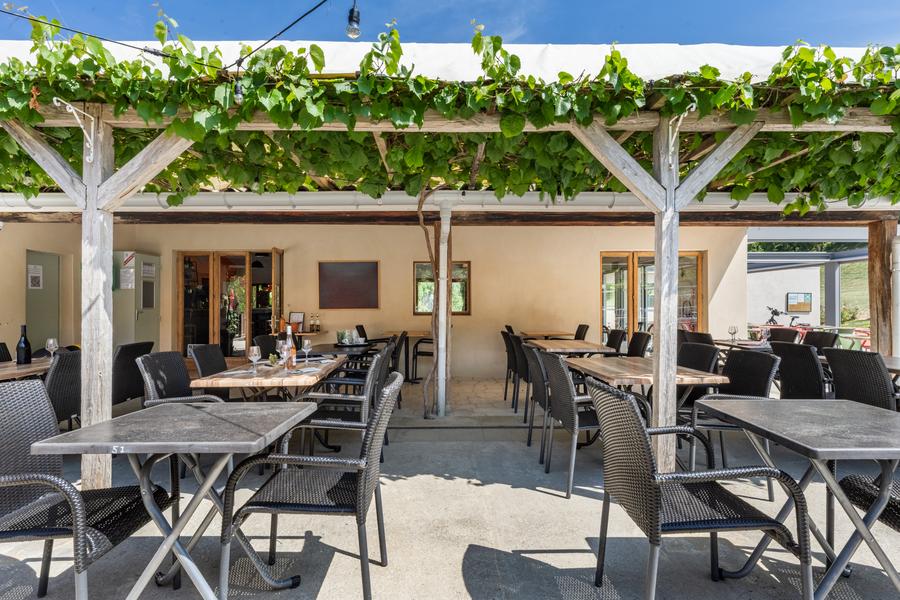 Terrasse couverte du restaurant