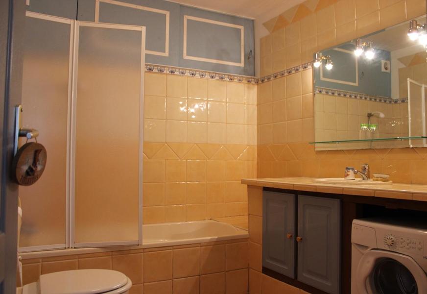 Gîte L'Aubépine de Douans-Salle de bains/WC-Saint-Étienne-de-Tinée-Gîtes de France des Alpes-Maritimes