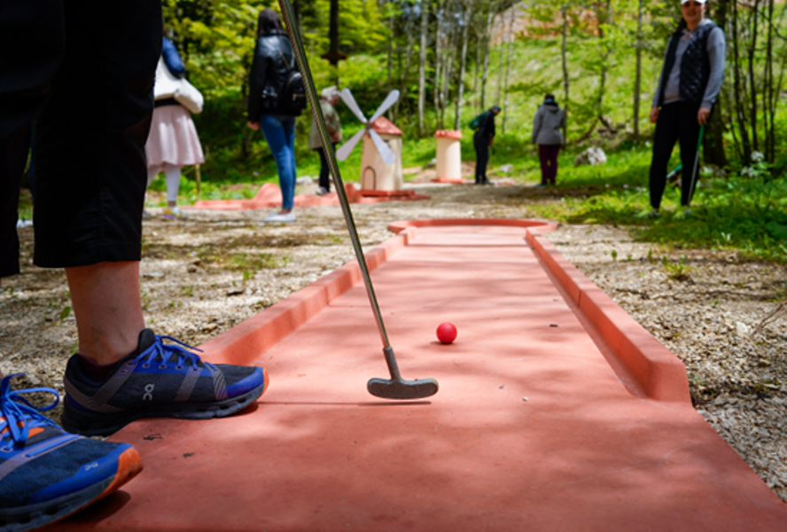Mini-golf