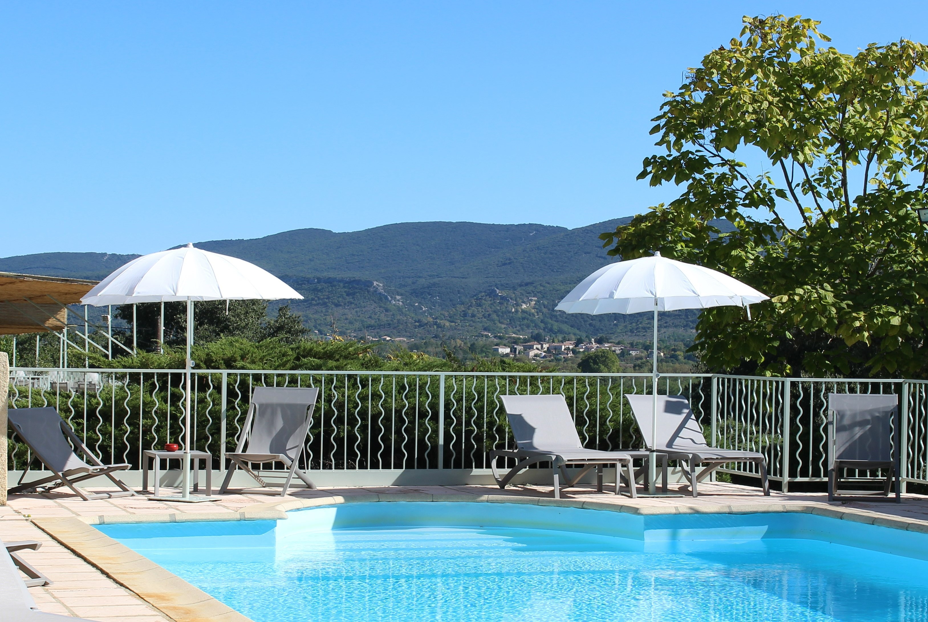 Piscine et montagne vacances en ArdÃ¨che HÃ´tel La Vignasse (4)