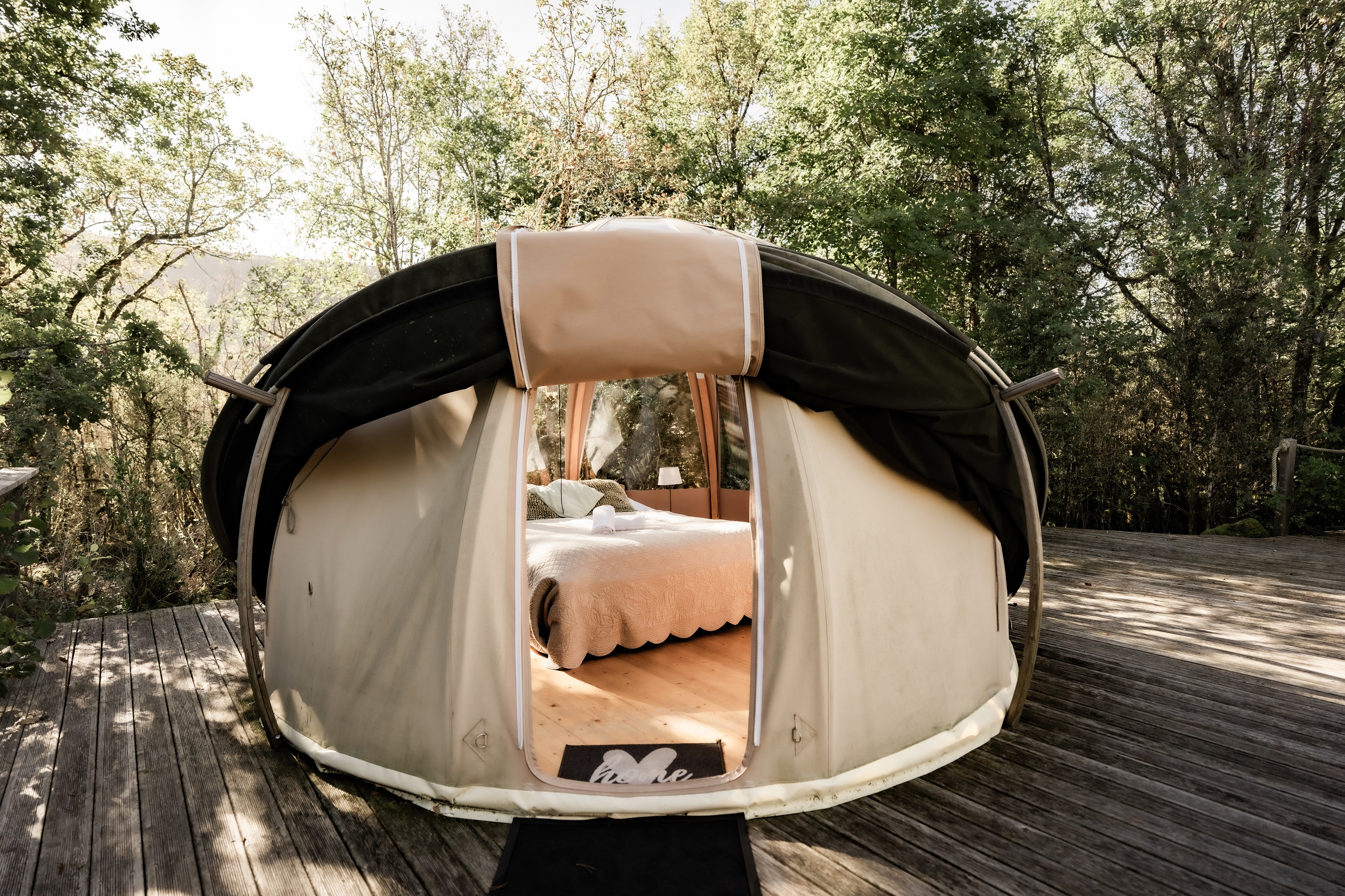 Duo : Wigwam et Dodôme étoilé des Géorennes