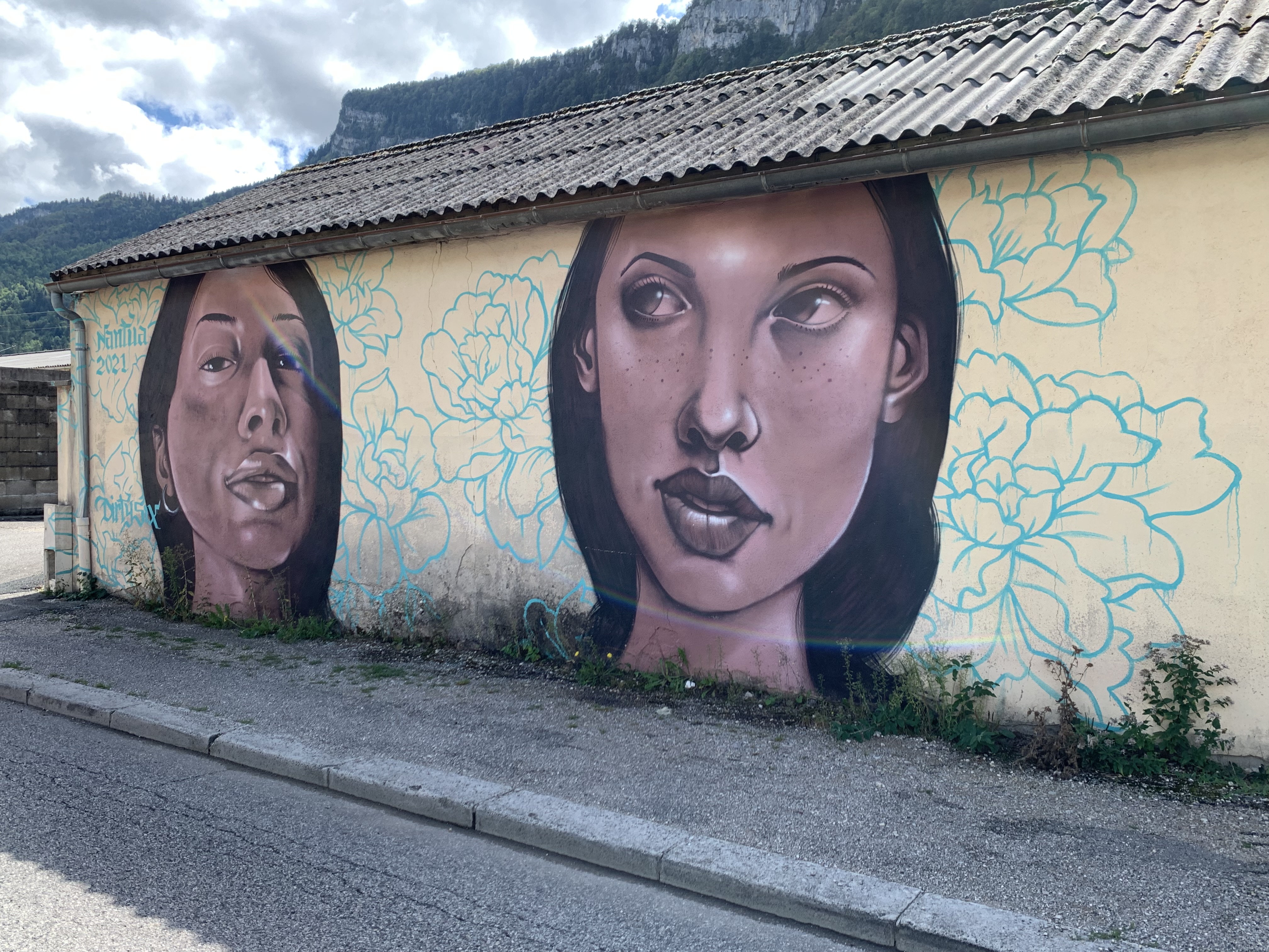 Fresques et murs peints - Femmes et fleurs Nantua