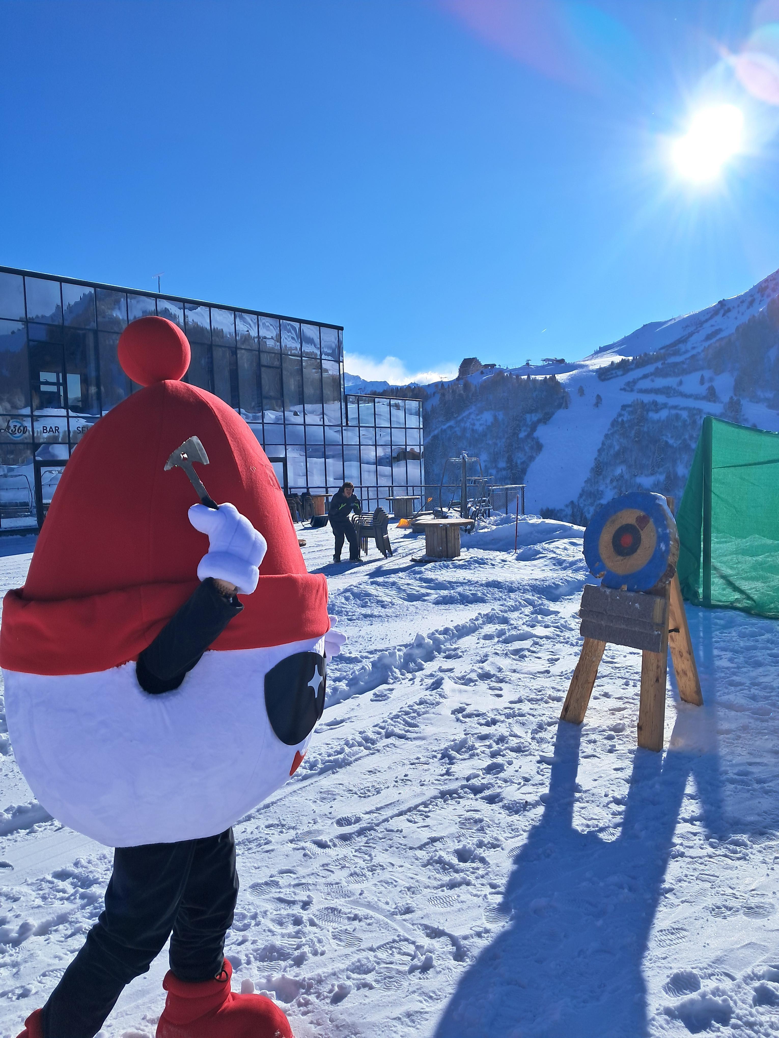 Montalbinks | Axe throwing | Explore Savoie - French Alps
