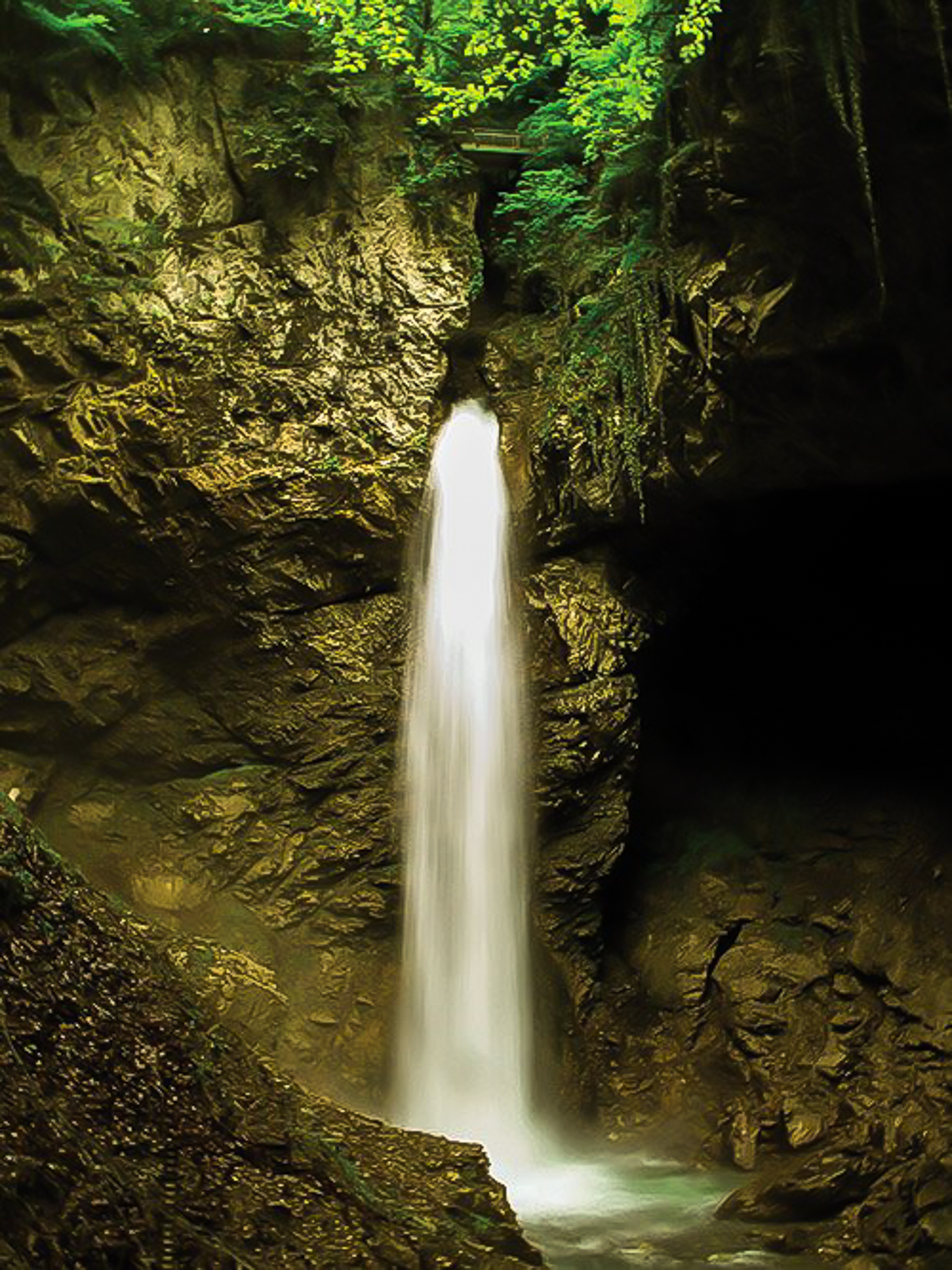 A walk to the Seythenex Waterfall