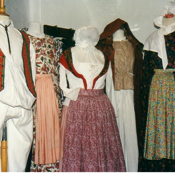 Atelier La Bigourelle_La Cadière-d'Azur - Costumes traditionnels - Bureau du tourisme