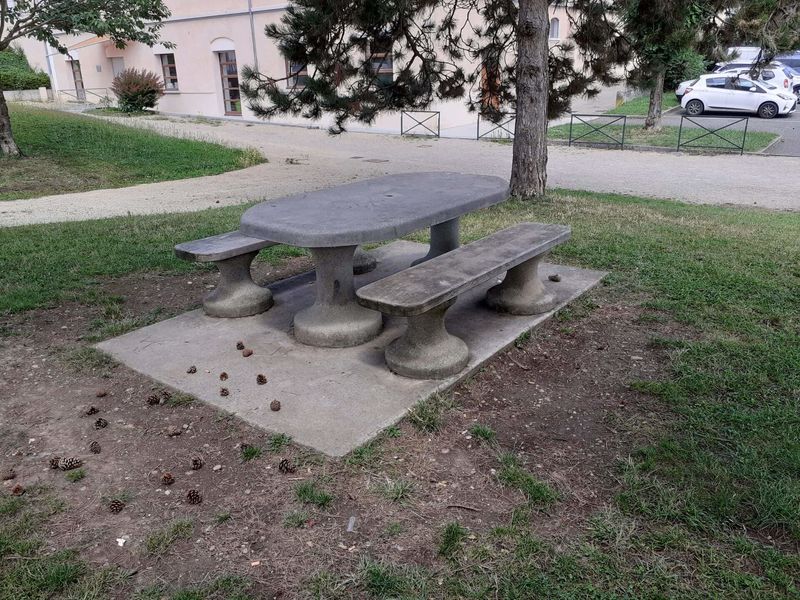 Aire pique nique La Batie Montgascon