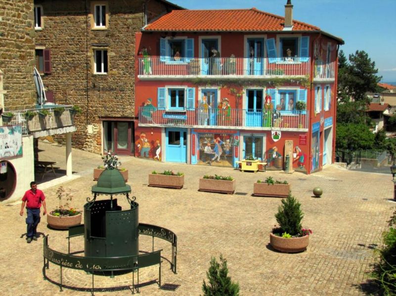 Place du petit tertre, Vaux en Beaujolais