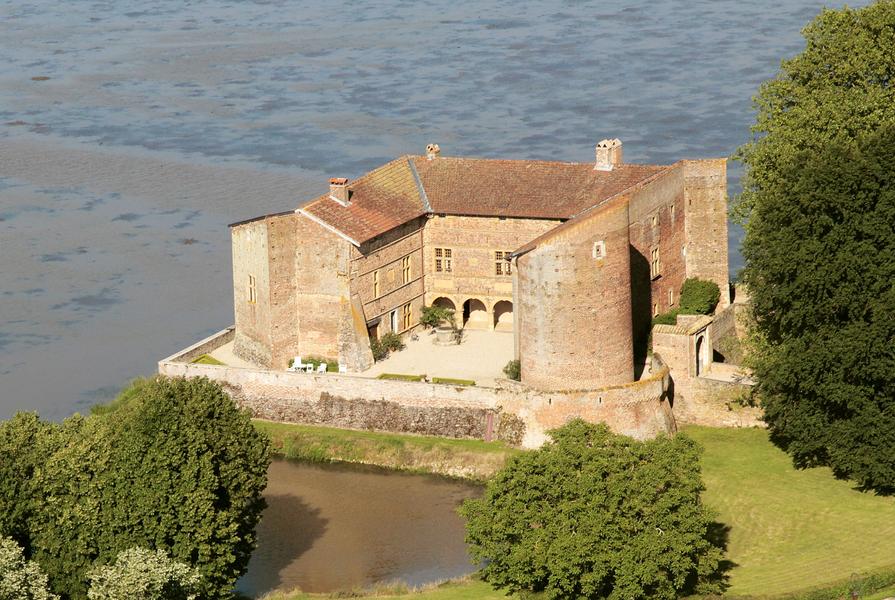 http://Visite%20du%20château%20de%20Bouligneux%20XIV°%20/%20XVII°%20%20MH