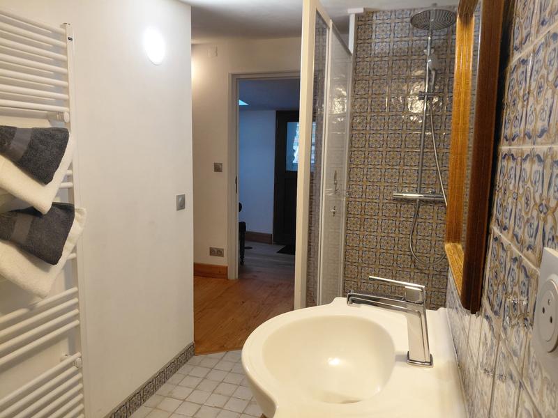 Salle de bain de chambre 1 - Les fleurs