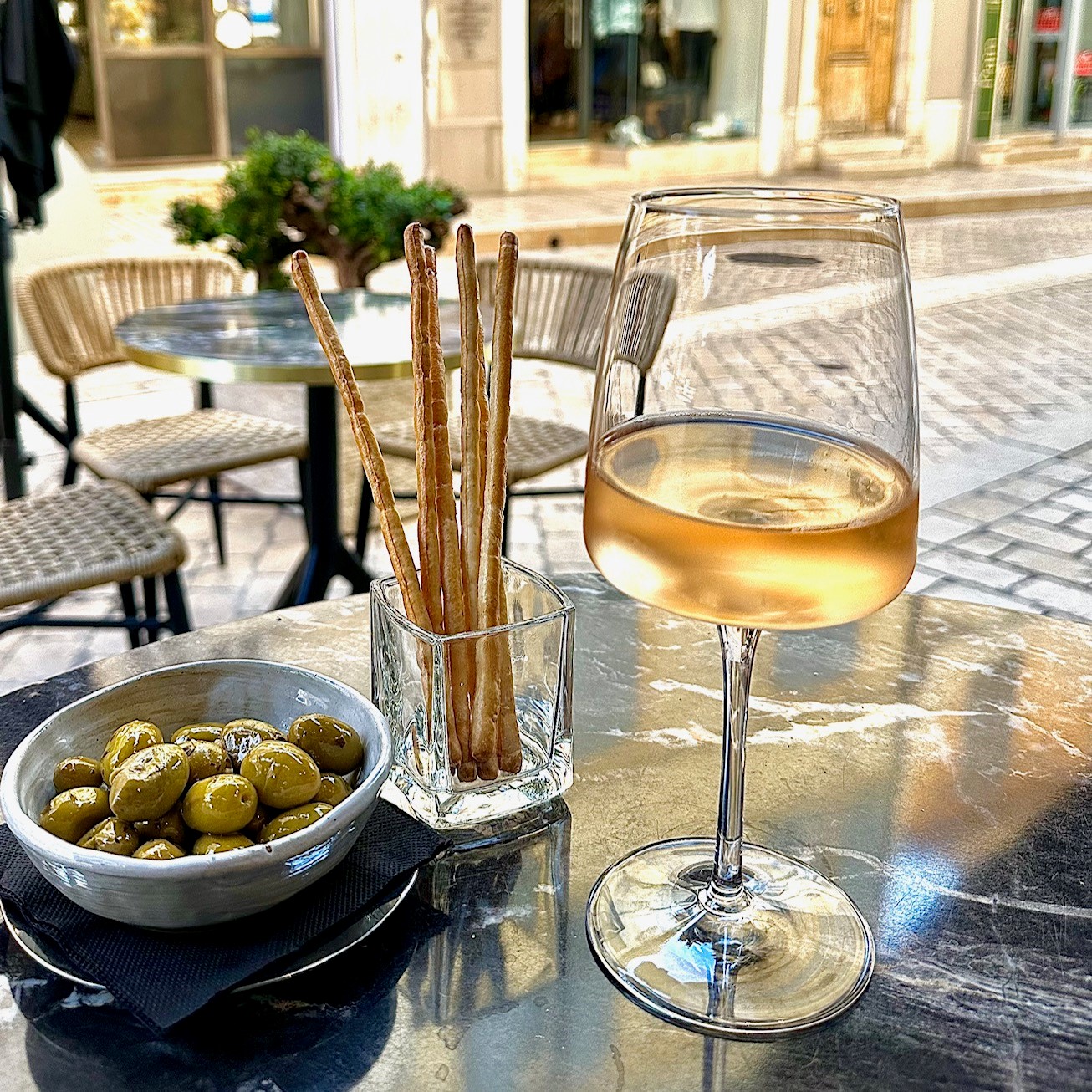 VICTORIA CASSIS - Bar à Champagne, vins, café & cocktails - photo 4