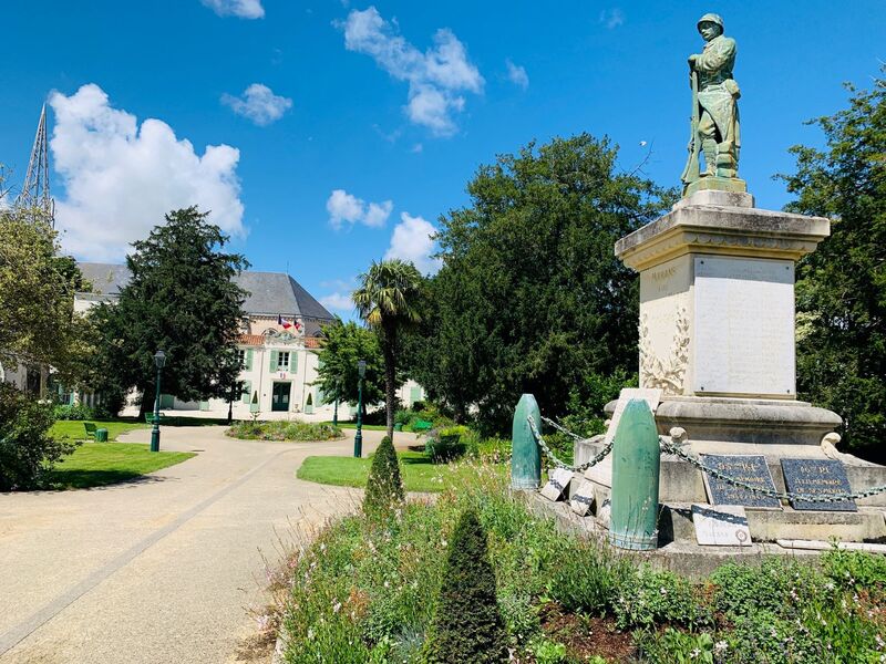 Vue densemble de la mairie de Marans