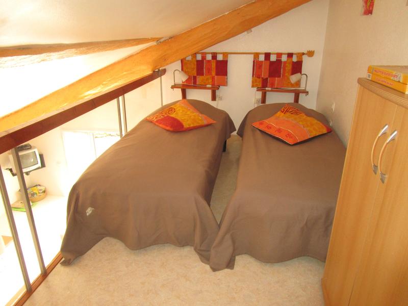 Couchage en mezzanine (2 lits simples)