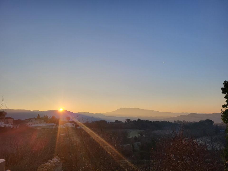 Lever de soleil hivernal depuis la piscine