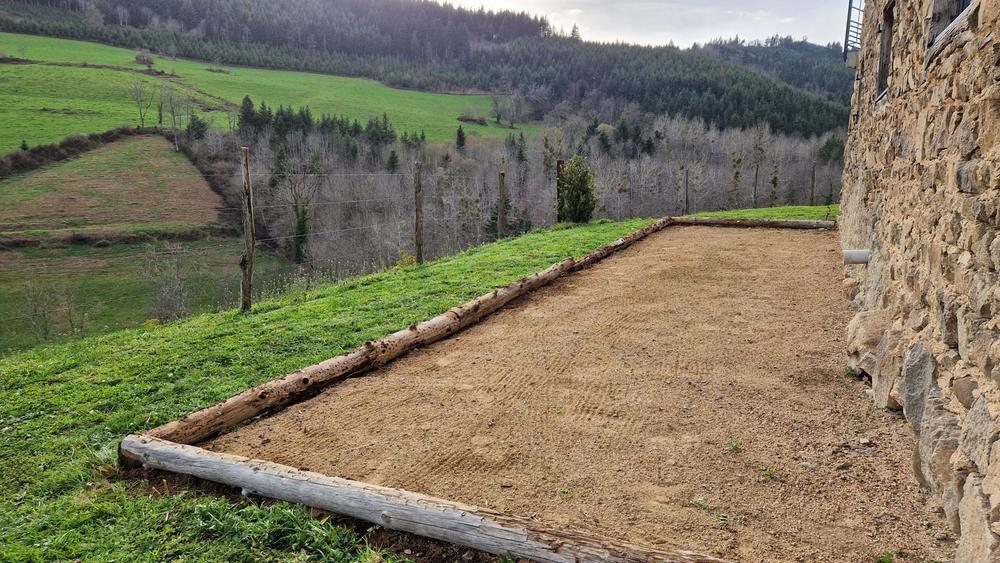 Gîte du Grand Peisselay à VALSONNE (Rhône - Beaujolais Vert) : le terrain de boules
