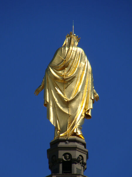 Statue de la Vierge dorée de la Basilique de Fourvière